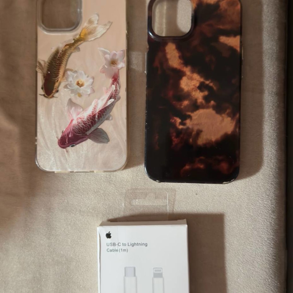 Чехлы для iPhone 13