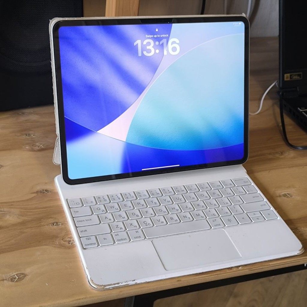 Клавиатура-чехол для iPad pro 13 inch m4