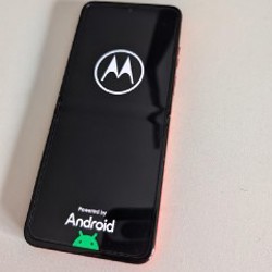 Motorola RAZR (2024) - фото 3