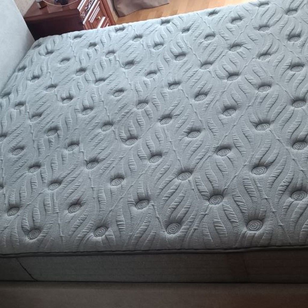 Двуспальная кровать с матрасом Sleep & Bed