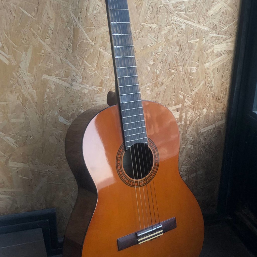 Гитара Yamaha CS40