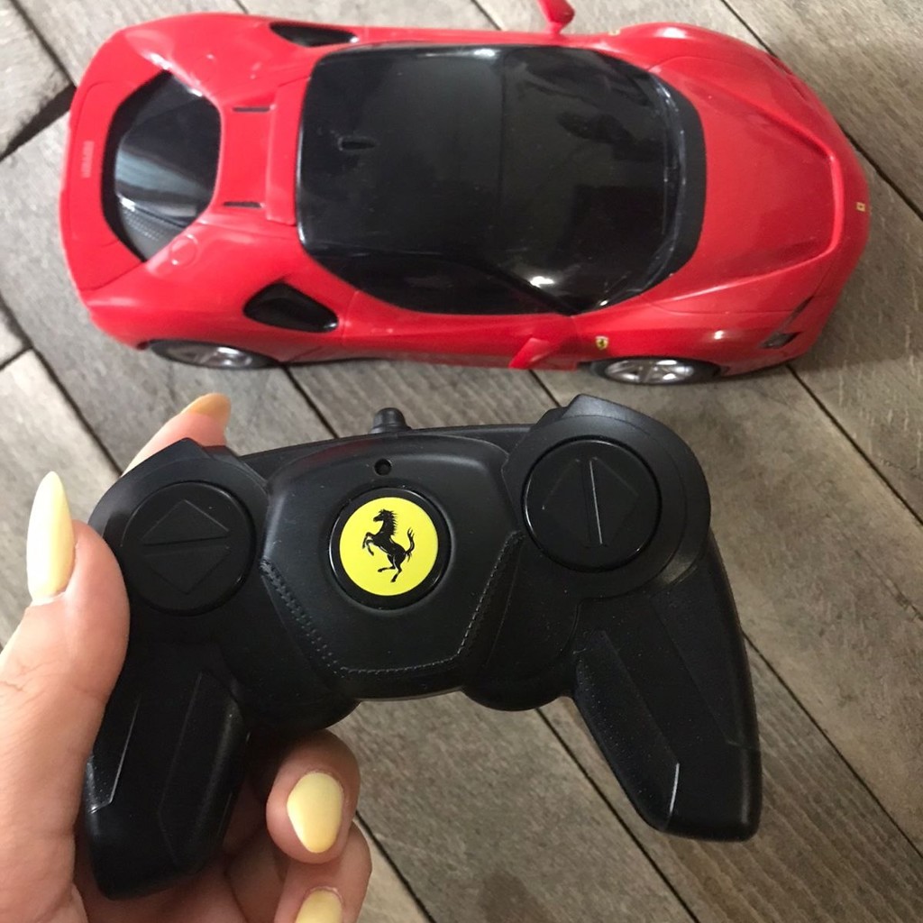 Машинка на пульте управления Ferrari