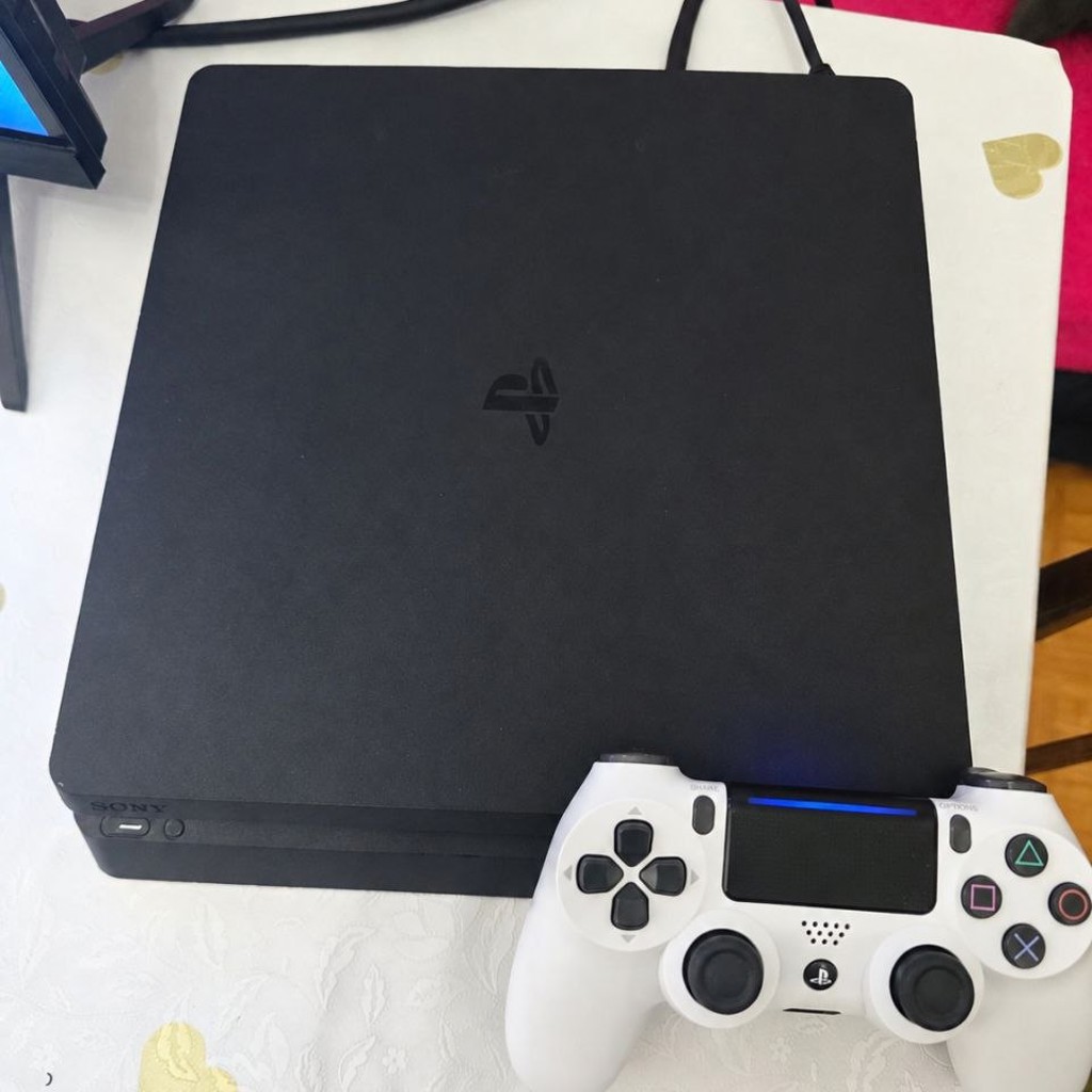 PlayStation 4 slim