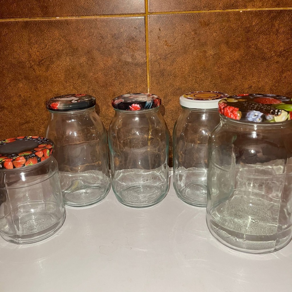 Банки с крышками