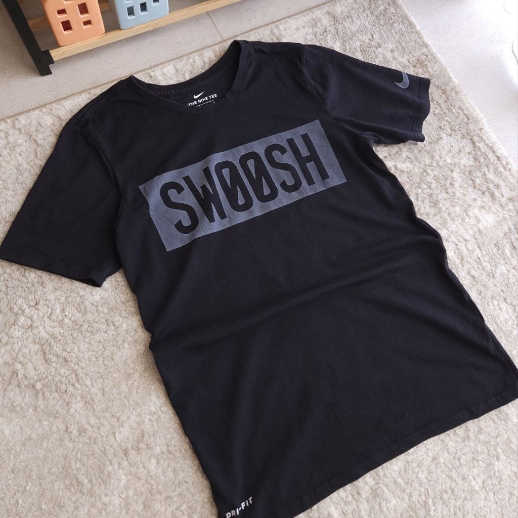 Спортивная футболка Nike Swoosh