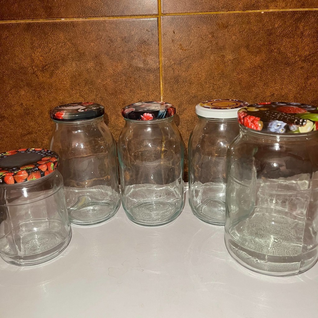 Банки с крышками