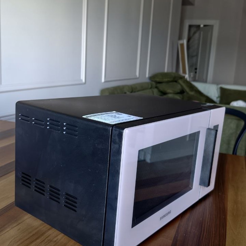 Микроволновая печь Samsung MG23T5018AP/BW