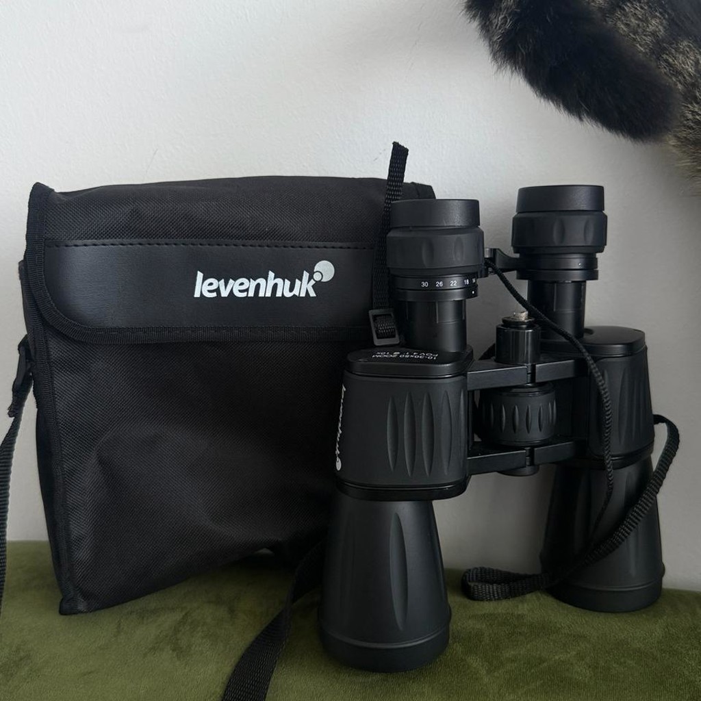 Бинокль Levenhuk 10–30x50 Zoom