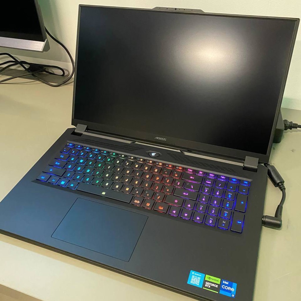 Ноутбук Gigabyte AORUS 17H (2023)
