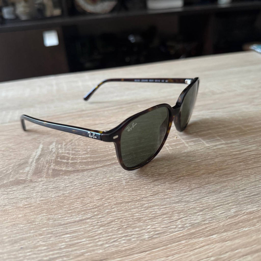 Солнцезащитные очки Ray Ban