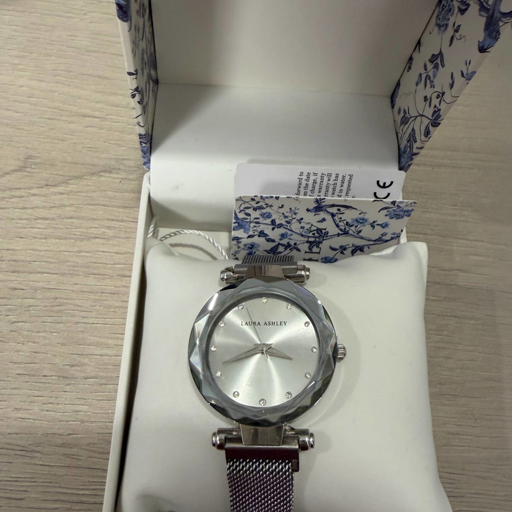 Часы Laura Ashley