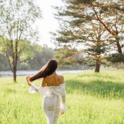 Кружевное платье макси с открытыми плечами - фото 3