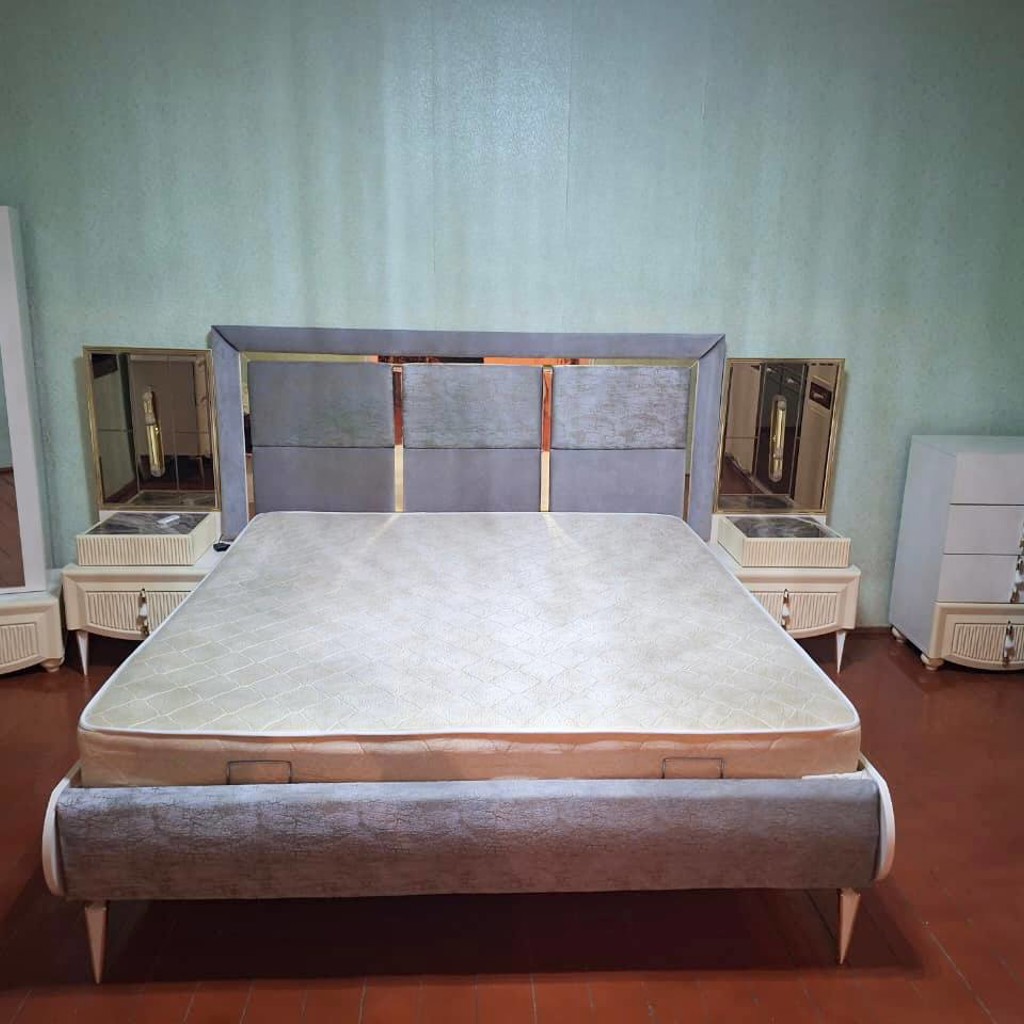 Кровать