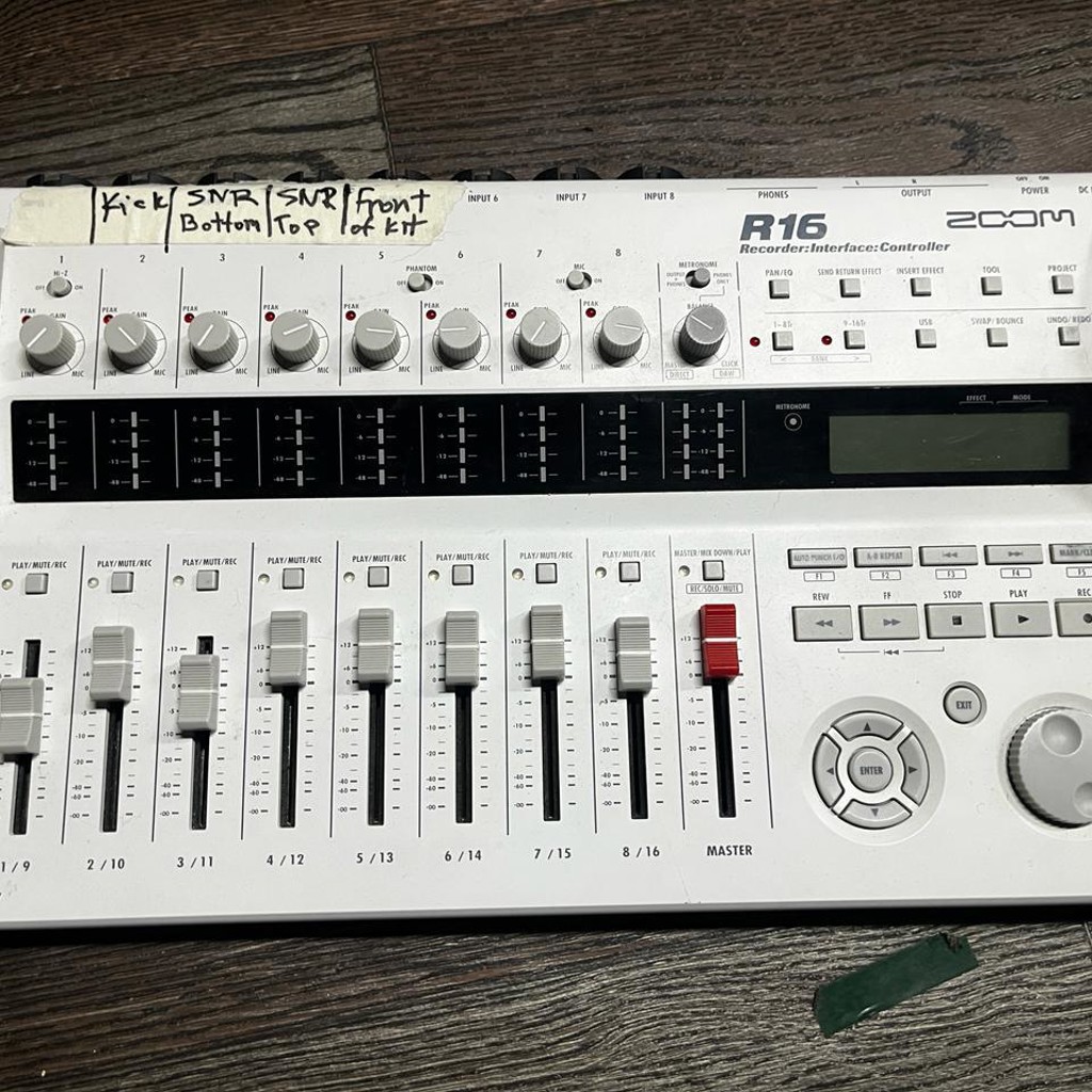 Zoom R16