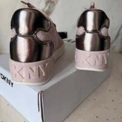 Сникерсы женские DKNY - фото 2
