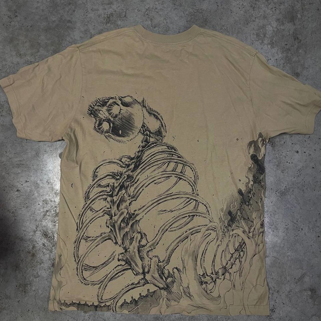 Футболка Uniqlo x Attack On Titans