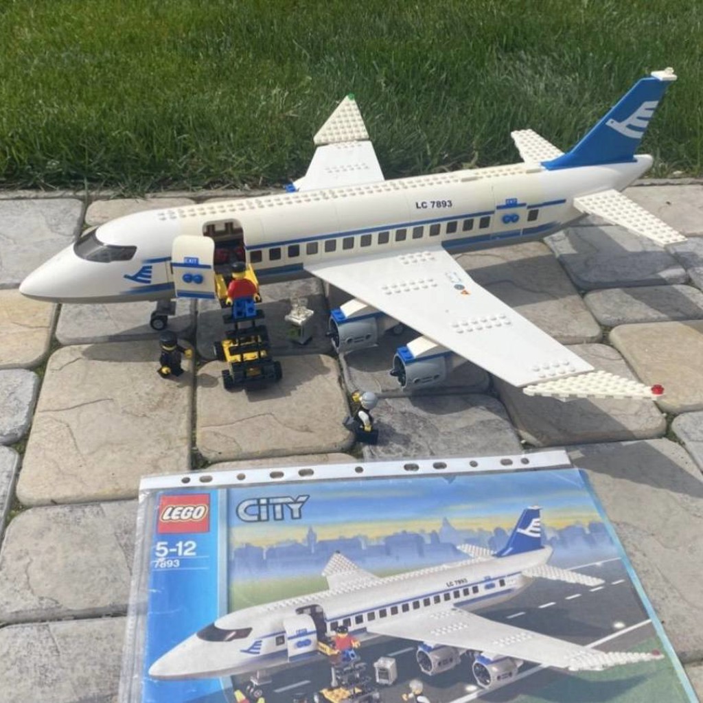 LEGO 7893 — Пассажирский самолёт