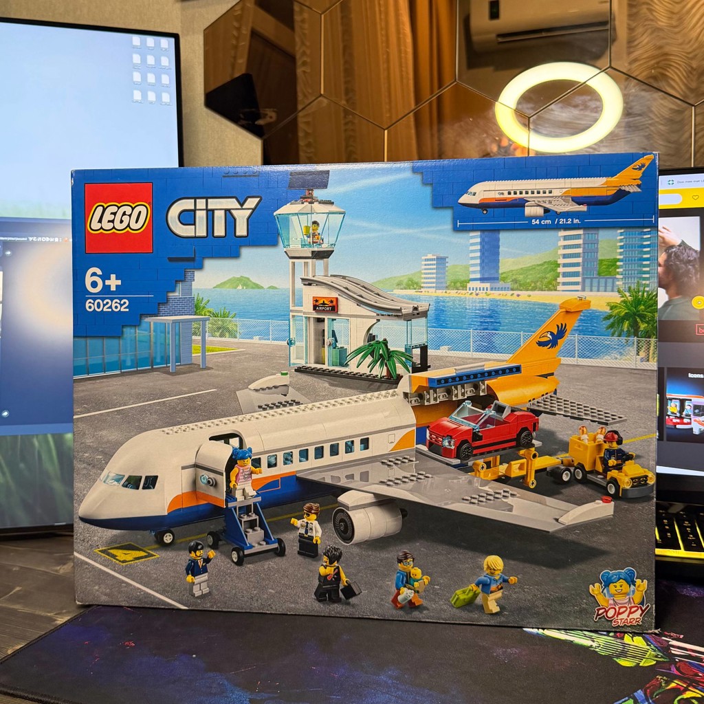 LEGO City 60262 — Пассажирский самолёт