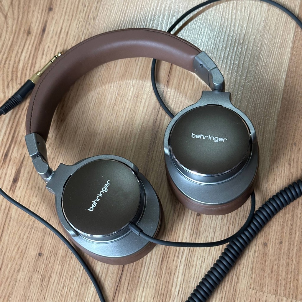 Наушники Behringer BH470