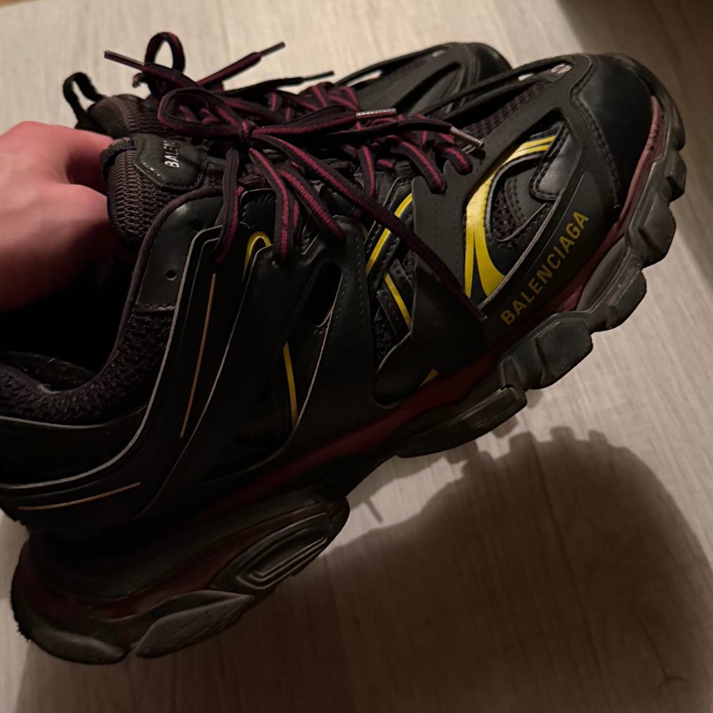 Balenciaga trak