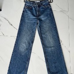 Джинсы ZARA с отрезанным краем - фото 1