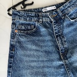 Джинсы ZARA с отрезанным краем - фото 3