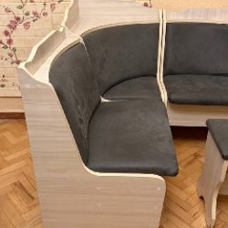 Кухонный уголок с раскладным столом и табуретками - фото 8