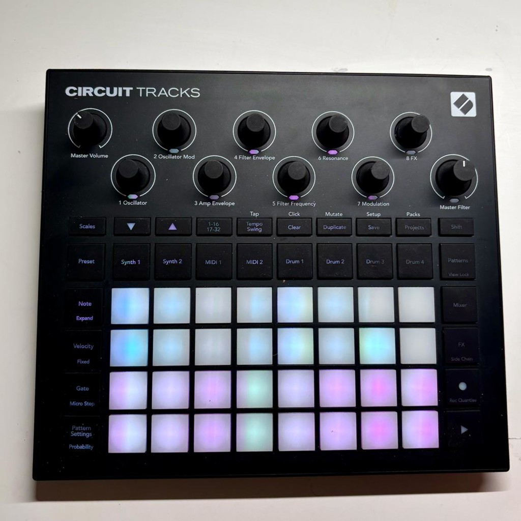 Грувбокс Novation Circuit Tracks