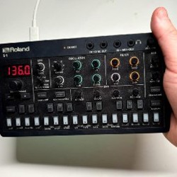 Компактный синтезатор Roland S-1 - фото 2