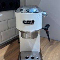 Кофемашина рожковая DeLonghi Dedica EC685 - фото 4