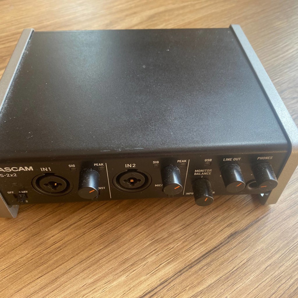 Аудиокарта Tascam US-2x2