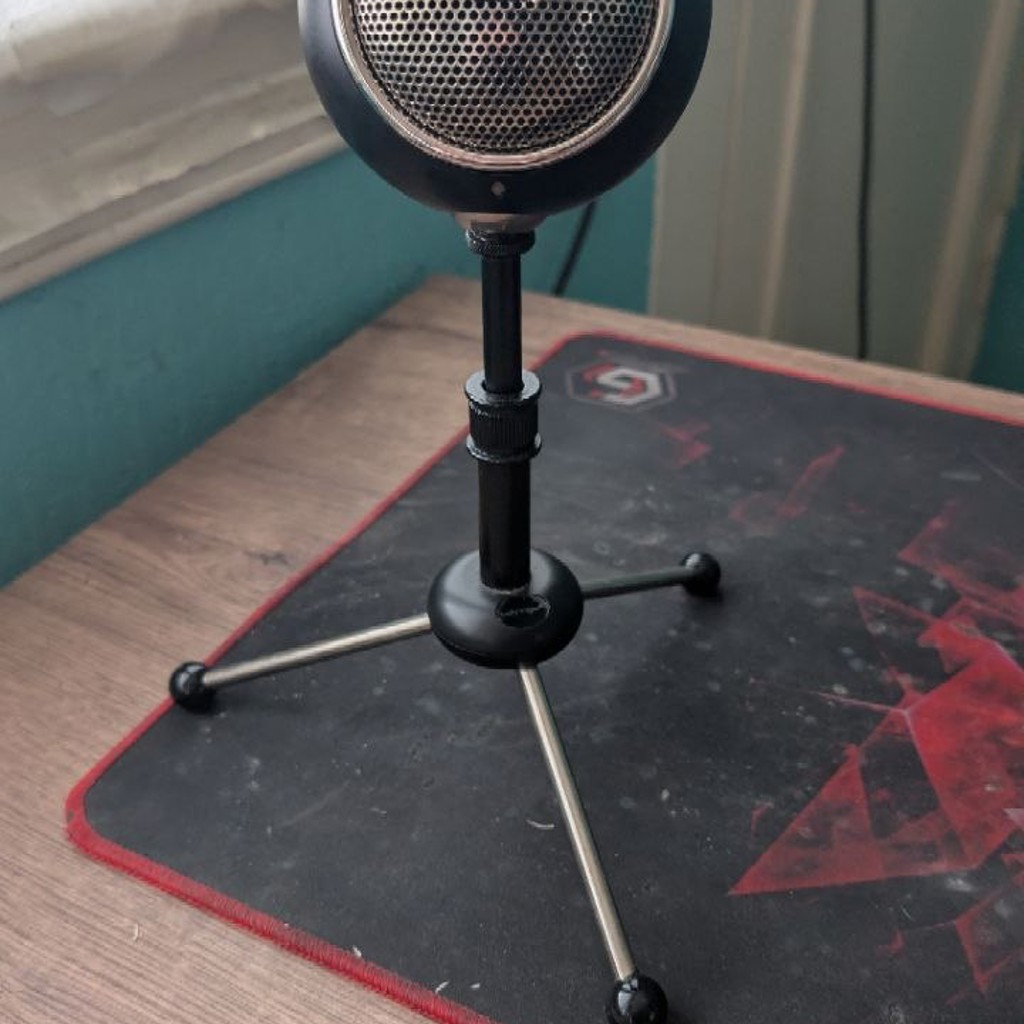 Микрофон на треноге Behringer BV-BOMB