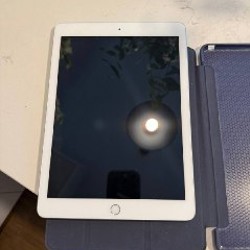 Apple iPad 6th Gen - фото 2