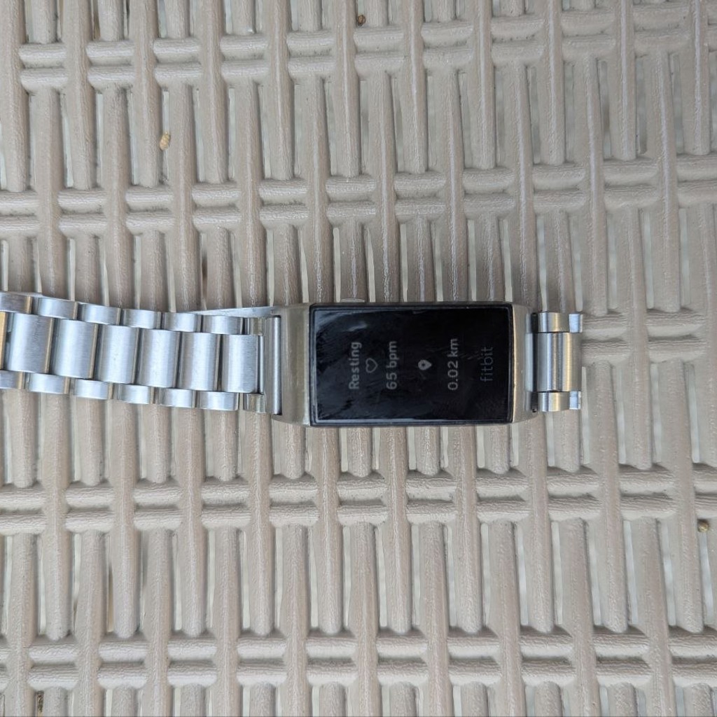 Смарт браслет Fitbit Charge 4