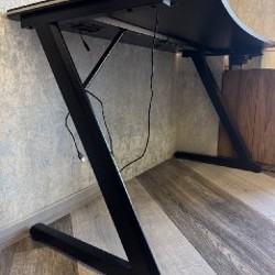 Компьютерный стол с RGB подсветкой TRUST GXT710 LUMINUS PRO - фото 5
