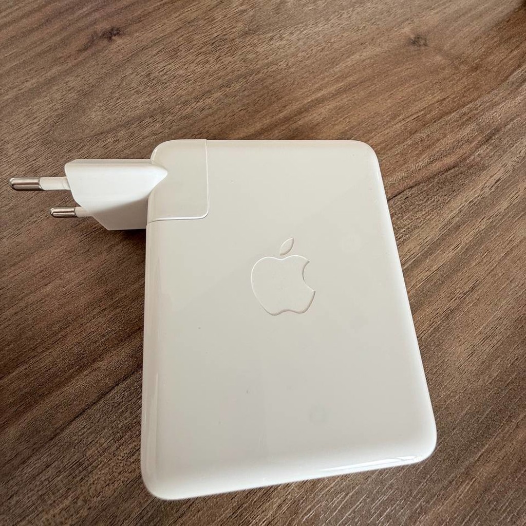 Apple USB-C адаптер питания 140W