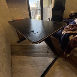 Компьютерный стол TRUST GXT710 LUMINUS PRO - фото 2