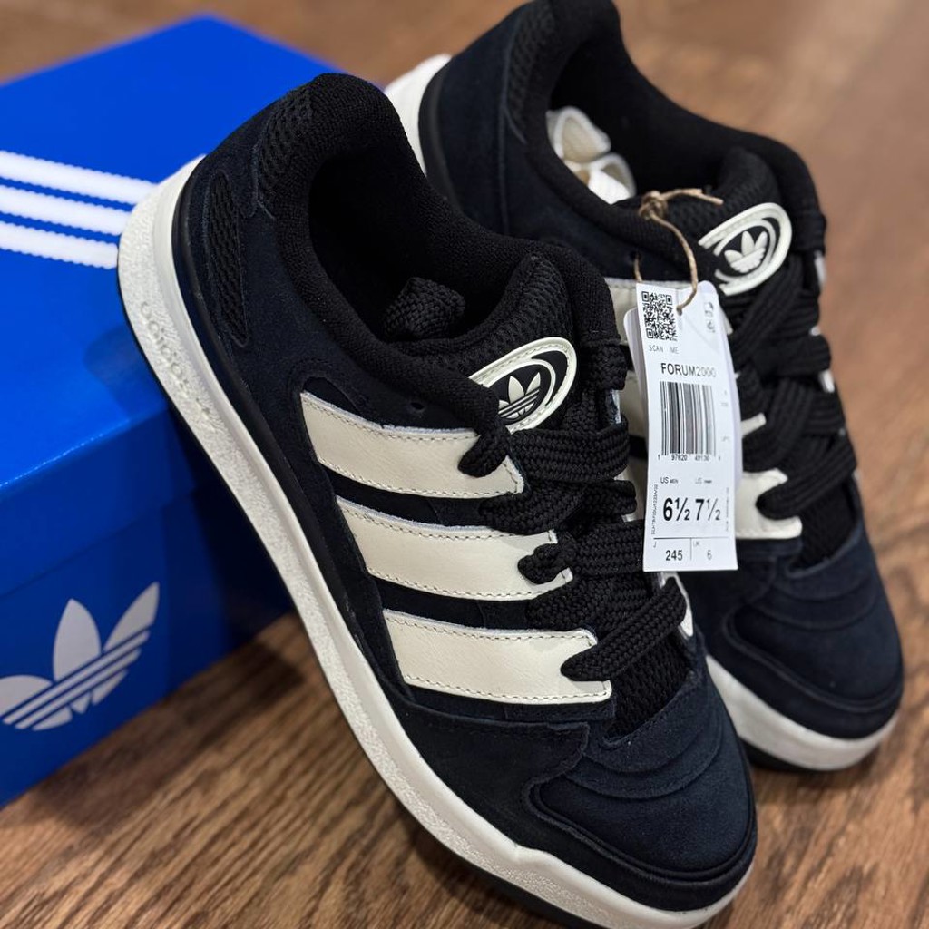 Женские кроссовки Adidas