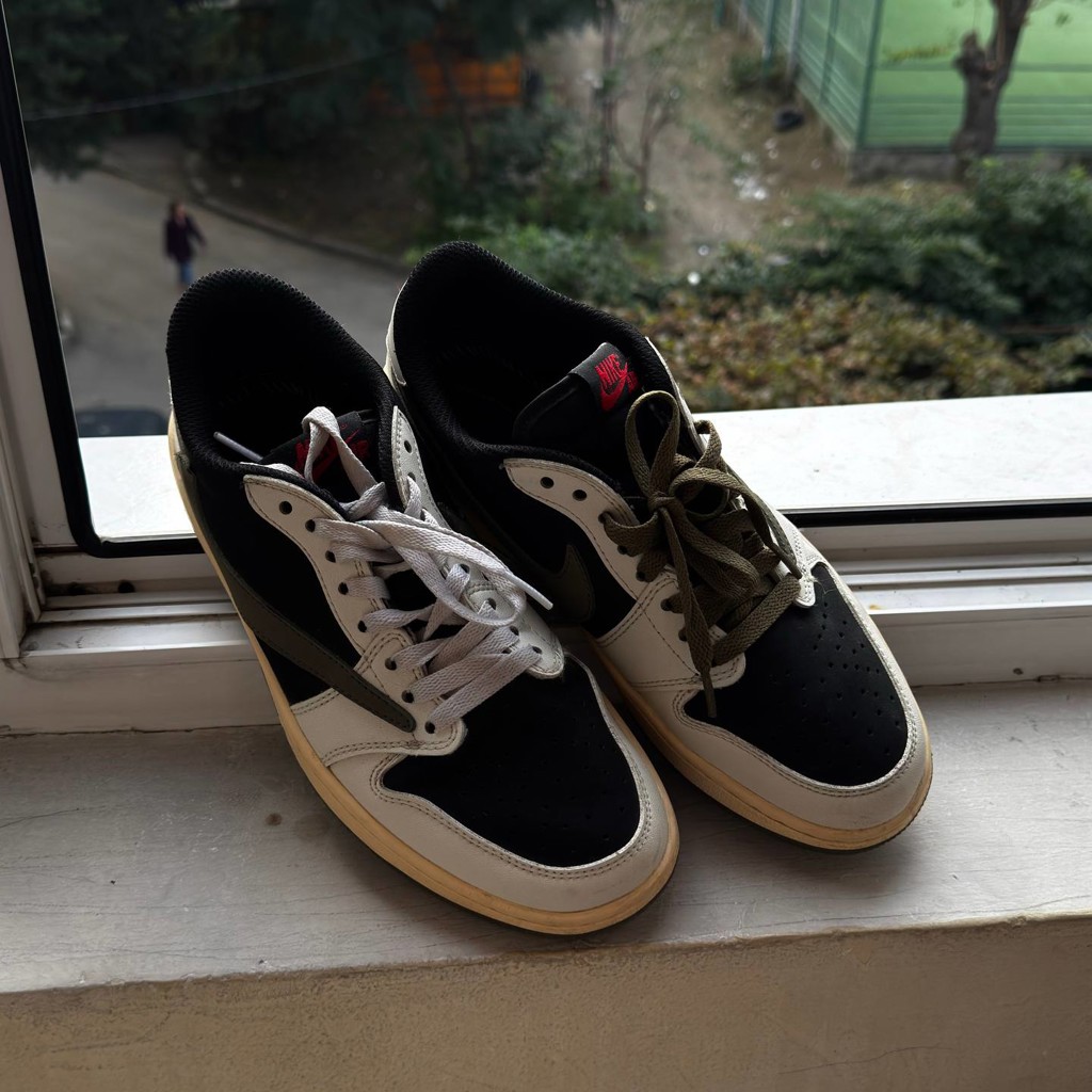 Traviss Scott Jordan 1 low