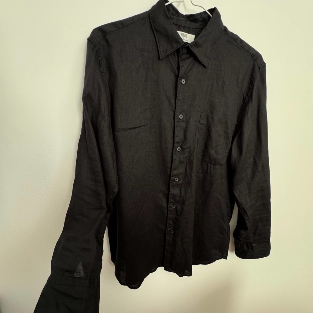 Черная рубашка UNIQLO