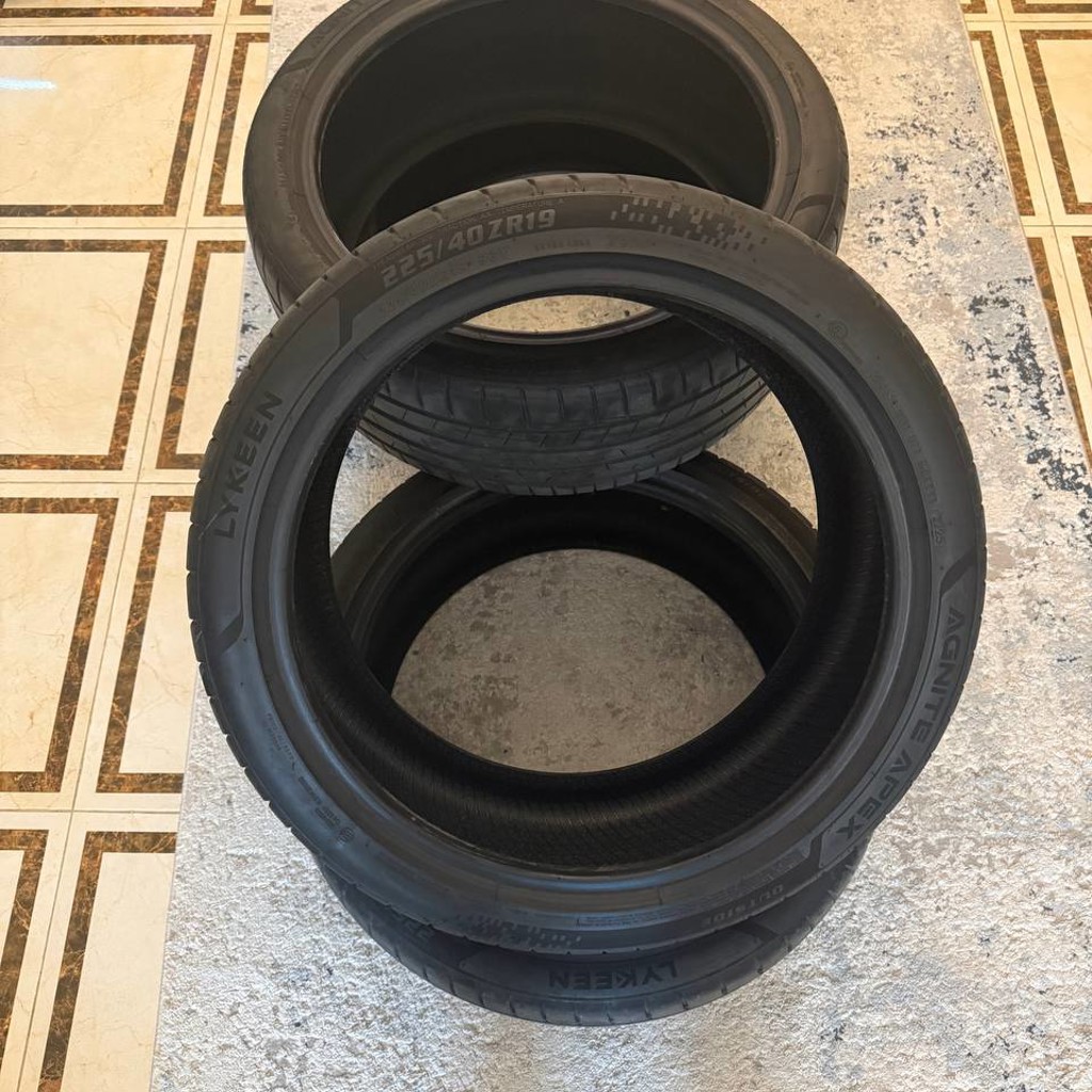 Резина летняя 225/40 R19