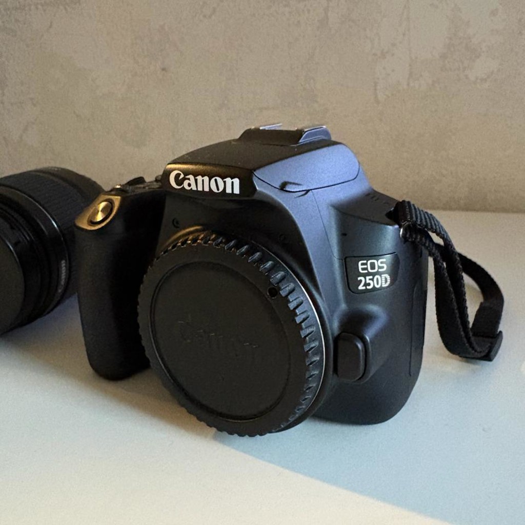 Canon EOS 250D