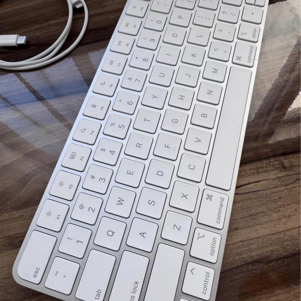 Magic Keyboard для iPad Air M2, M3, M4