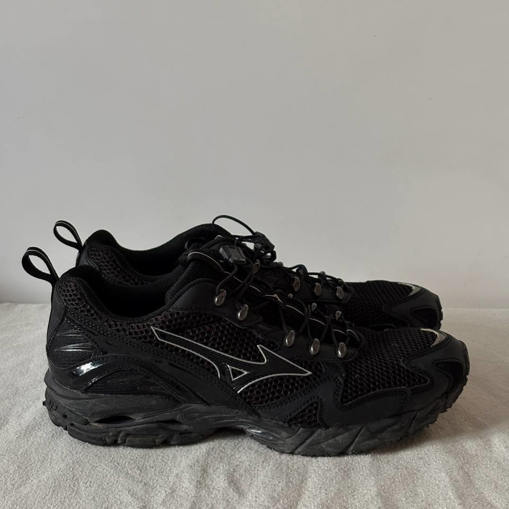 Mizuno x SLY Wave Rider 10
