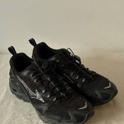 Mizuno x SLY Wave Rider 10 - фото 2