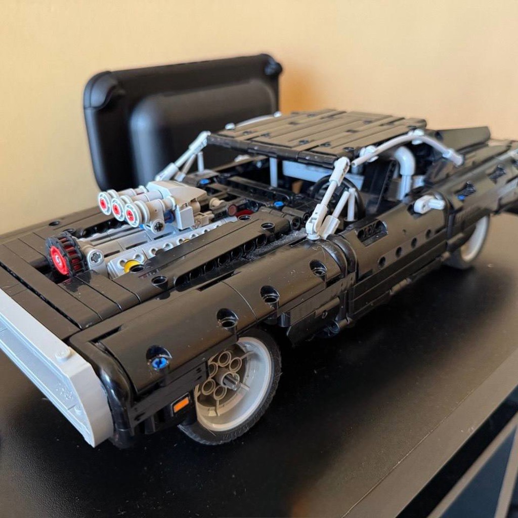 Lego Technic Fast and Furious Dom’s Dodge Charger