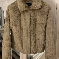 Куртка из искусственного меха с рисунком - фото 2