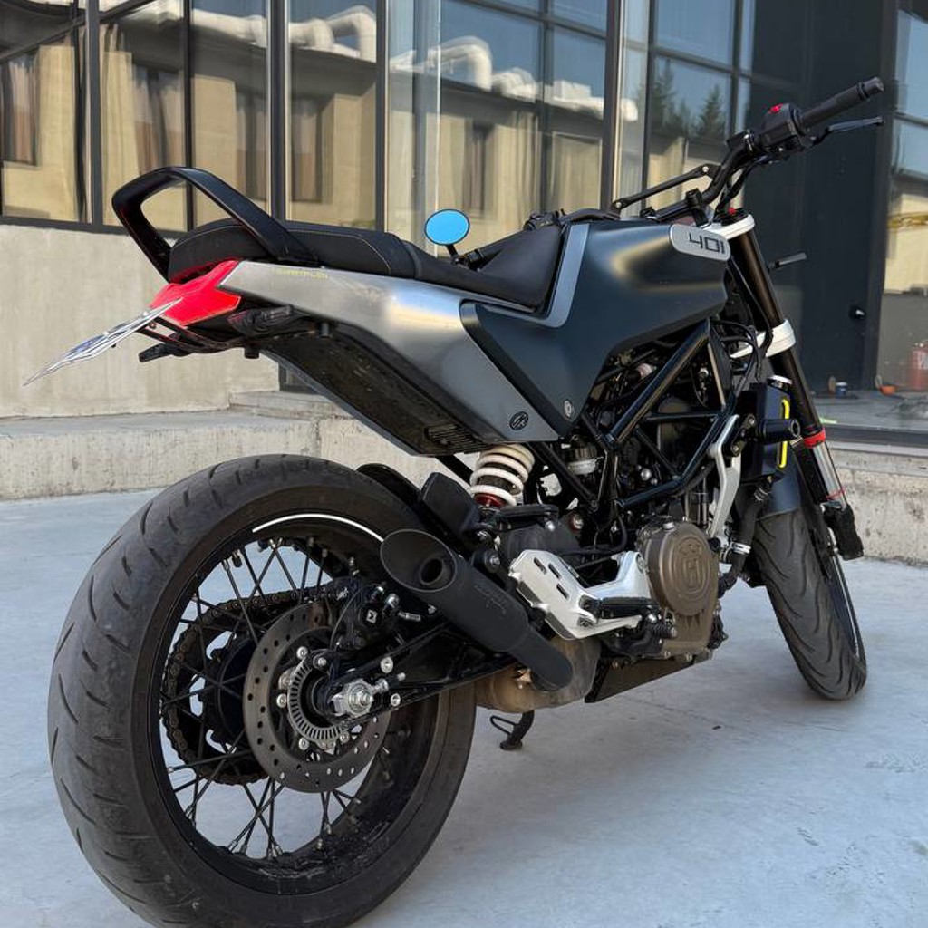 Husqvarna Svartpilen 401