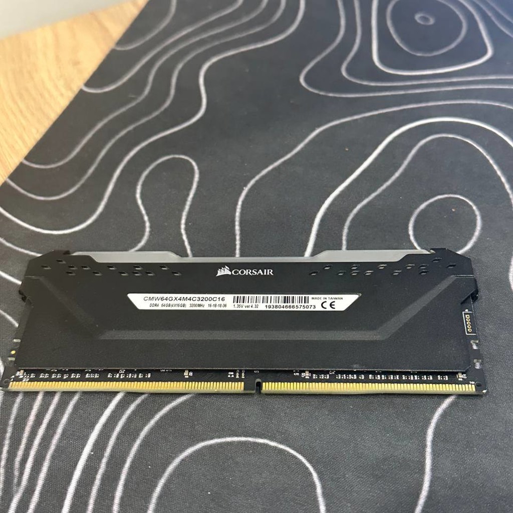 Оперативная память Corsair DDR4
