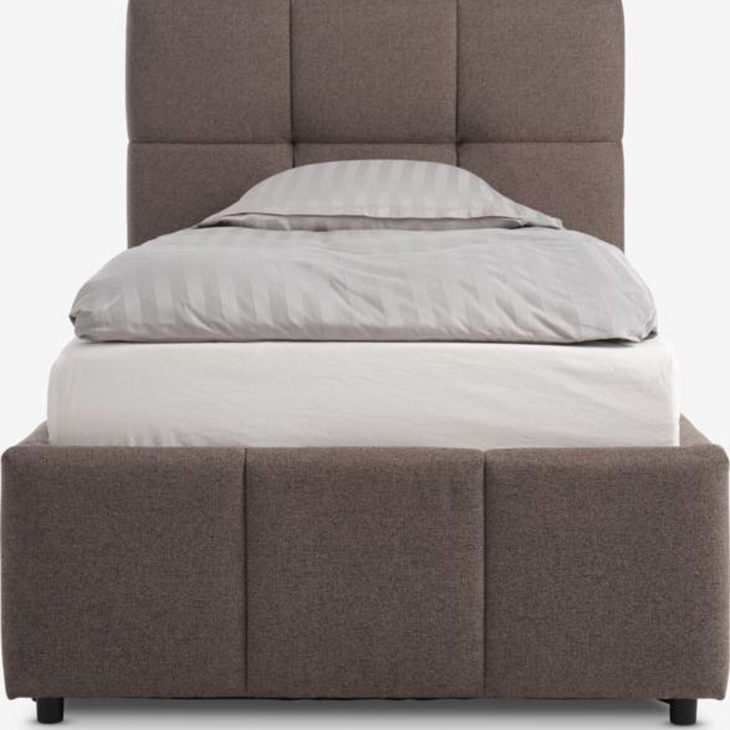 Кровать из юска